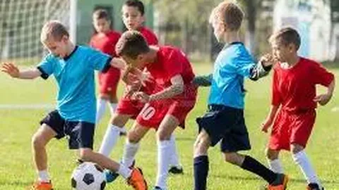 都美竹指控吴亦凡后，工作室揭露造假真相，宣布已向警方报案