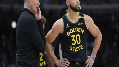 雄鹿逆转湖人三连败，东契奇狂砍45分11板 字母哥揽24分12板9助